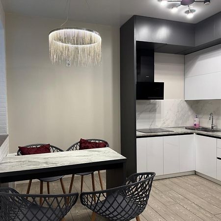 Lux Apartment & Центр,Жк Театральний Rivne Eksteriør billede