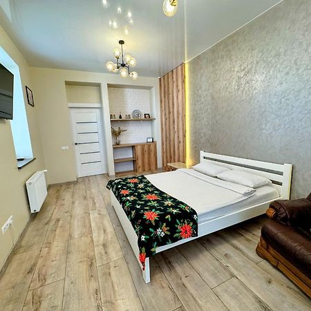 Lux Apartment & Центр,Жк Театральний Rivne Eksteriør billede