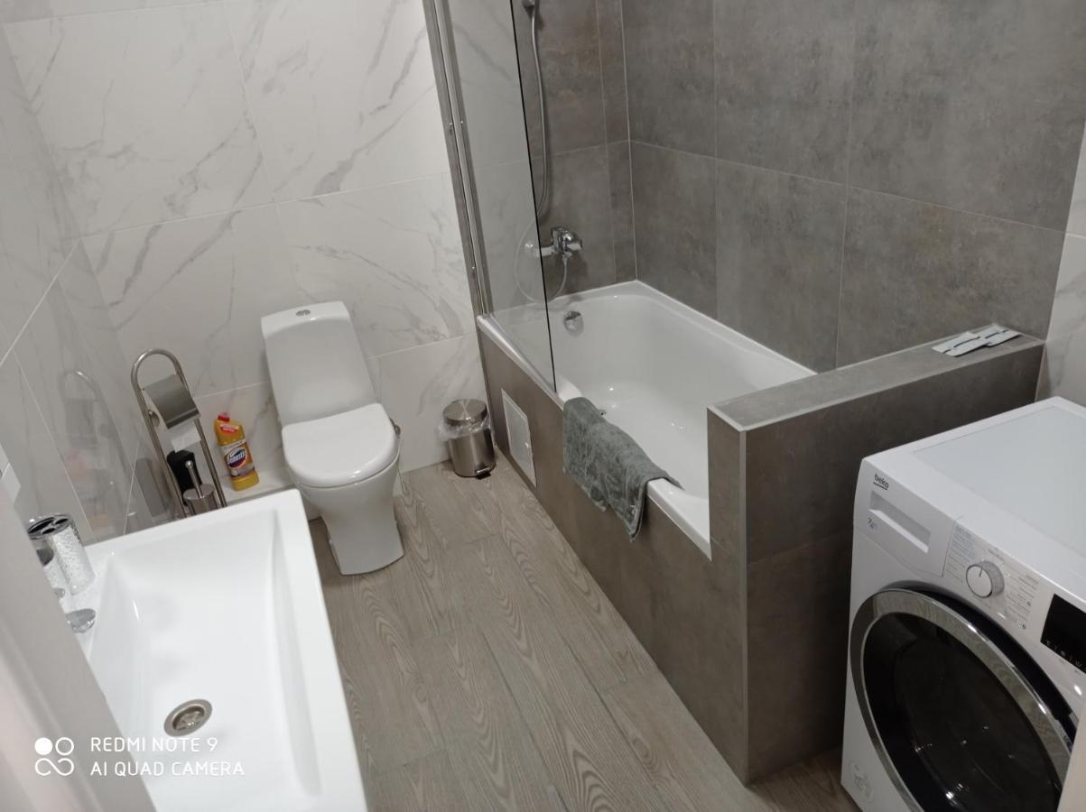 Lux Apartment & Центр,Жк Театральний Rivne Eksteriør billede