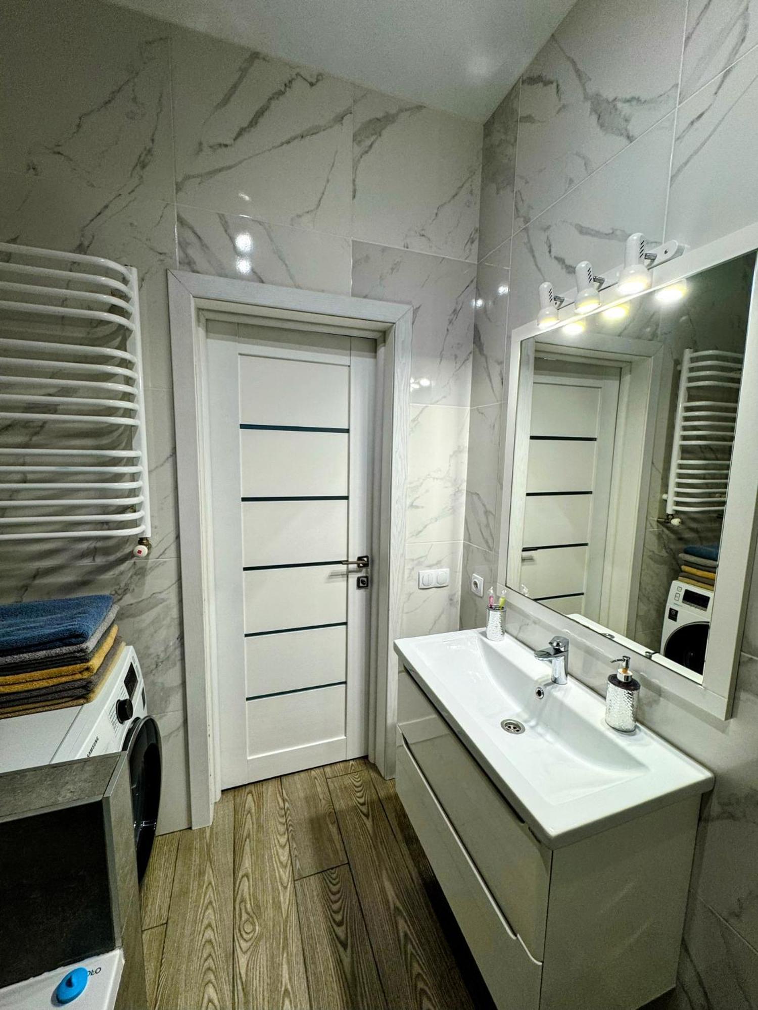 Lux Apartment & Центр,Жк Театральний Rivne Eksteriør billede
